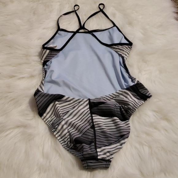 Nike Black & White One-Piece Swimsuit Size 14 - Picture 8 of 8